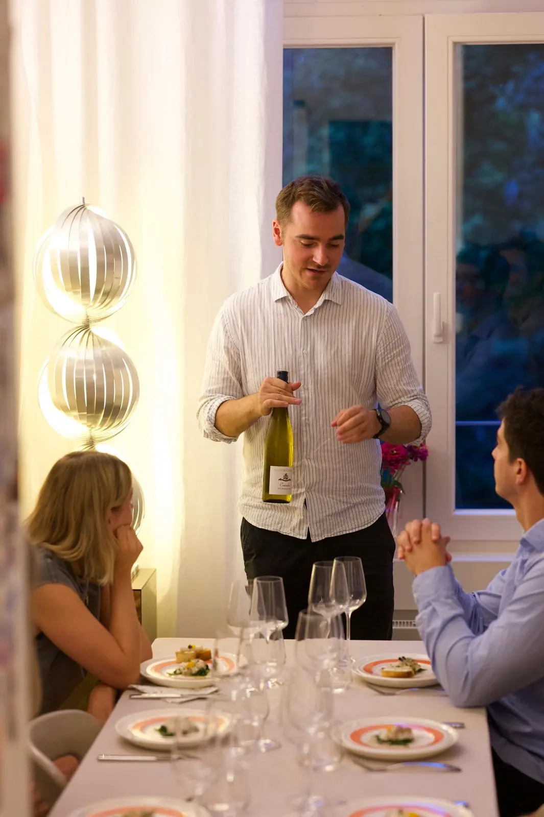 Degustatie met gasten aan tafel